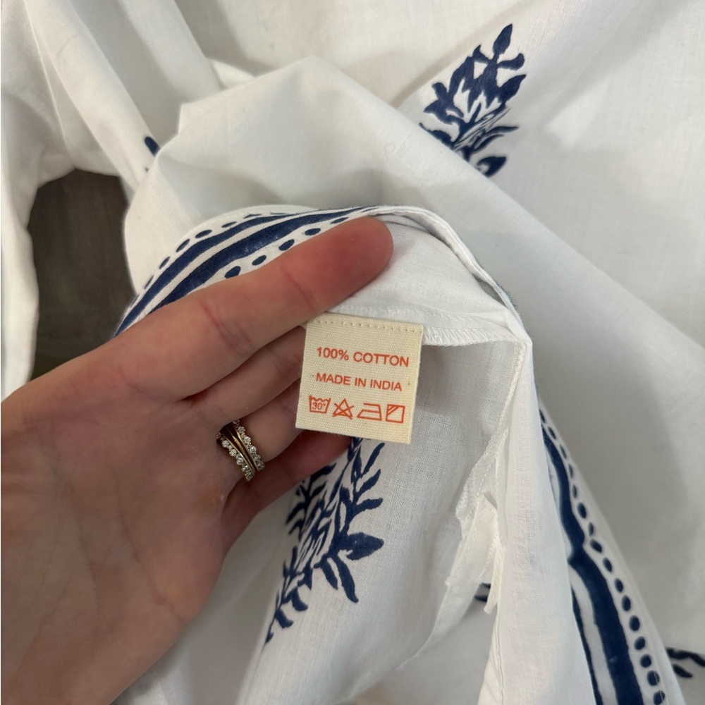 RATAN JAIPUR White And Blue Floral Vneck Casual Summer Cotton Blouse Size Medium - Picture 6 of 6